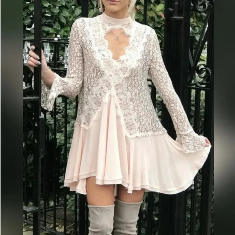 Free People Tell Tale Keyhole Gauzy Eyelash Lace Trapeze Dress in Pearl L